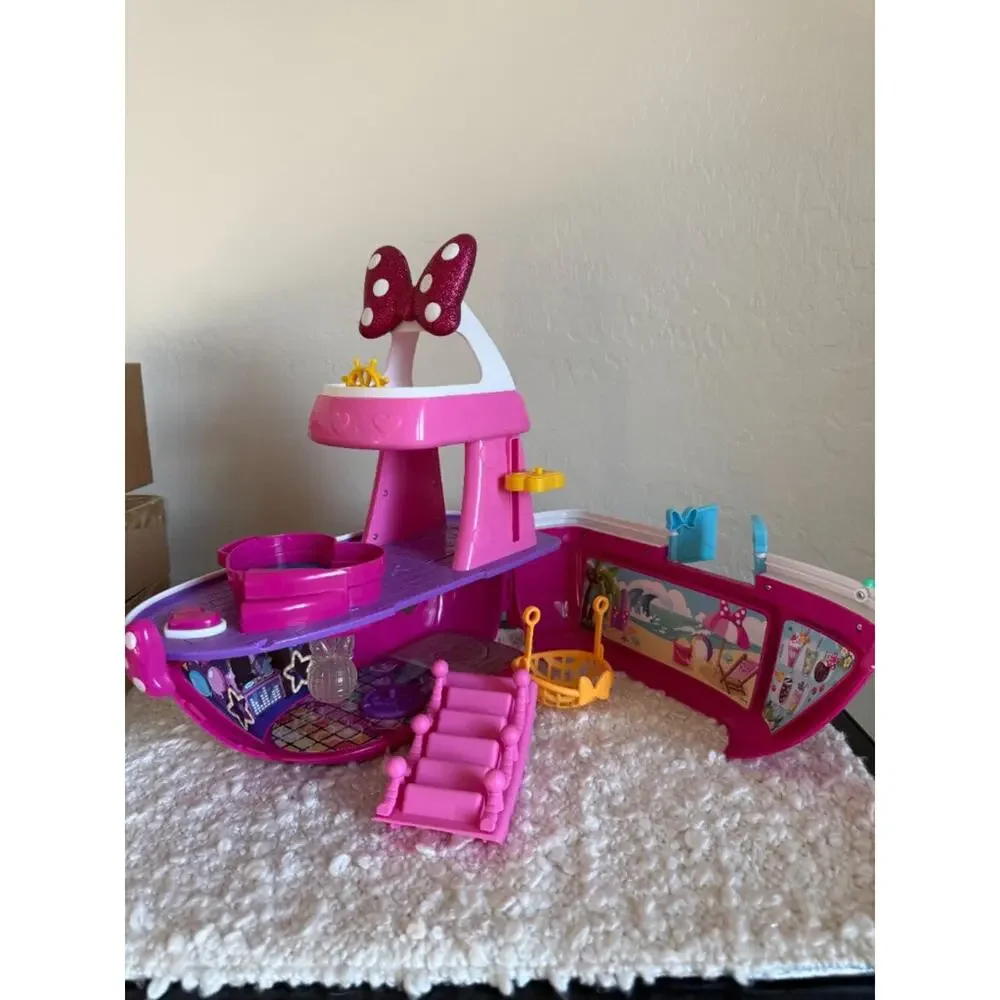 Disney Junior Bowdazzling Yacht with All Accessories - Like New